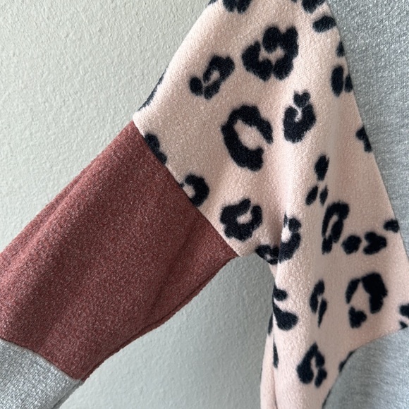 Staccato Gray/Leopard Print Color Block Long Sleeve Tunic Blouse Small - Picture 6 of 13